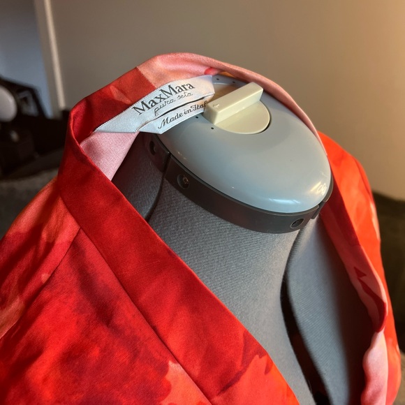 MaxMara 100% silk abstract floral true wrap blouse - Picture 7 of 12